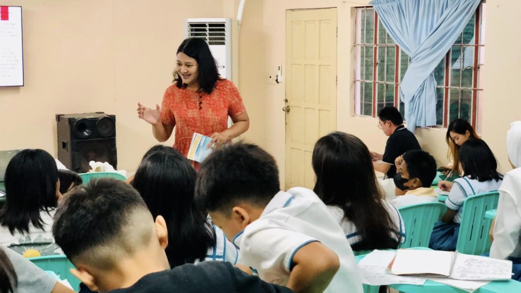 Janina and Joyce Ann teaching basic journalism subjects in Lanao del Norte.